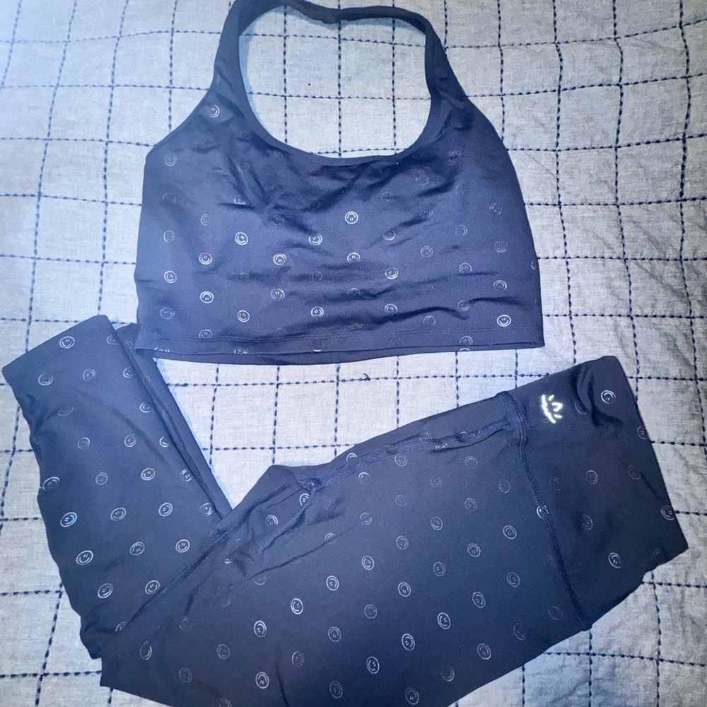 Beyond Yoga Smiley Set